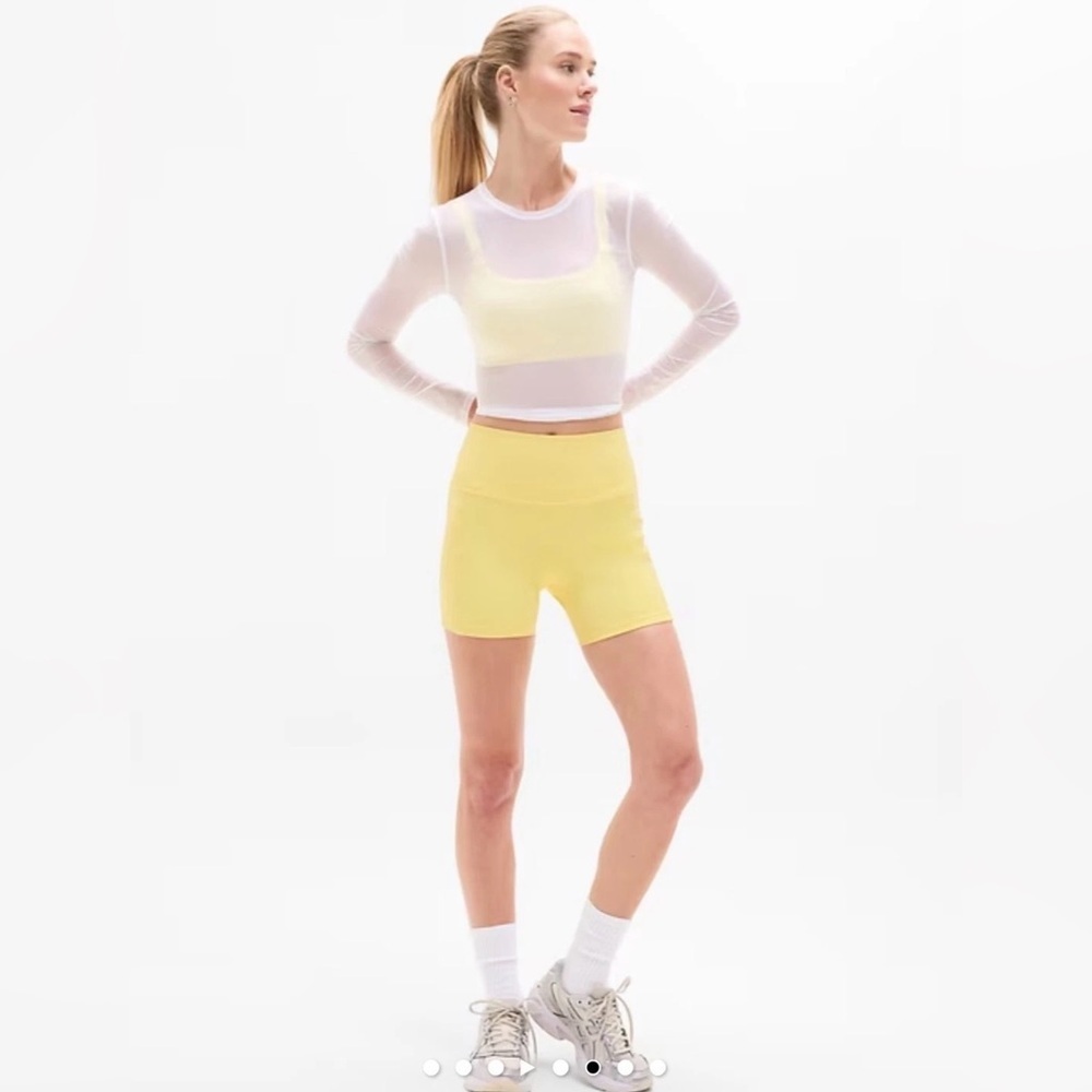 NWT Athleta Salutation Stash 5” Citron Short Size Small